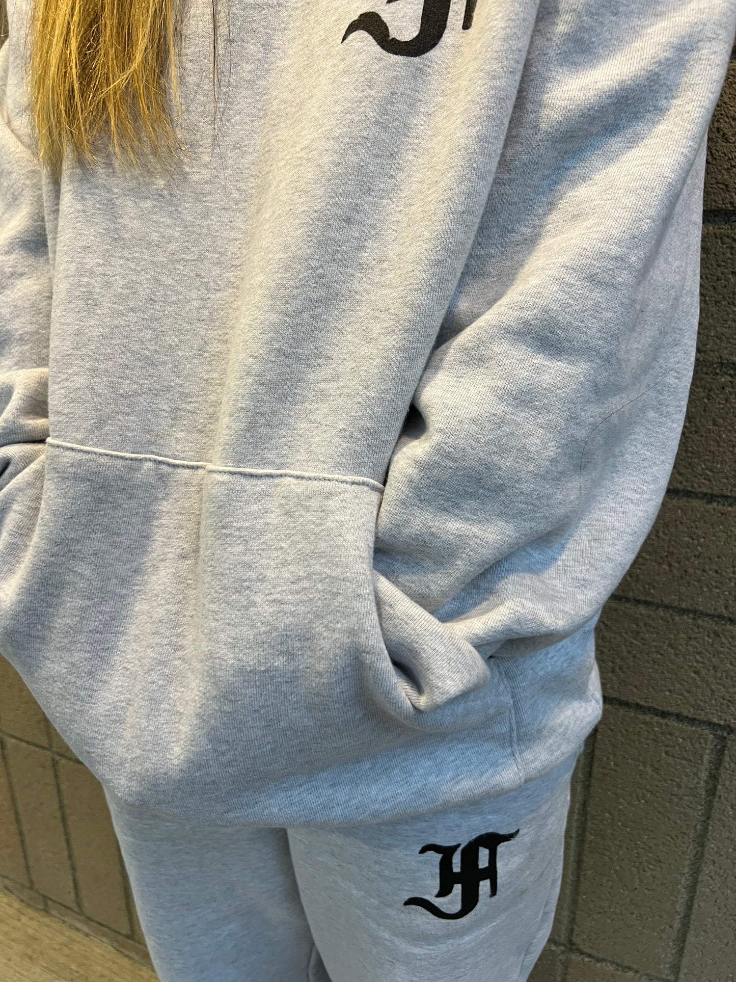SIGNATURE HOODIE